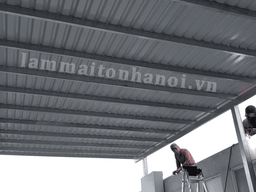 mái tôn sân thượng