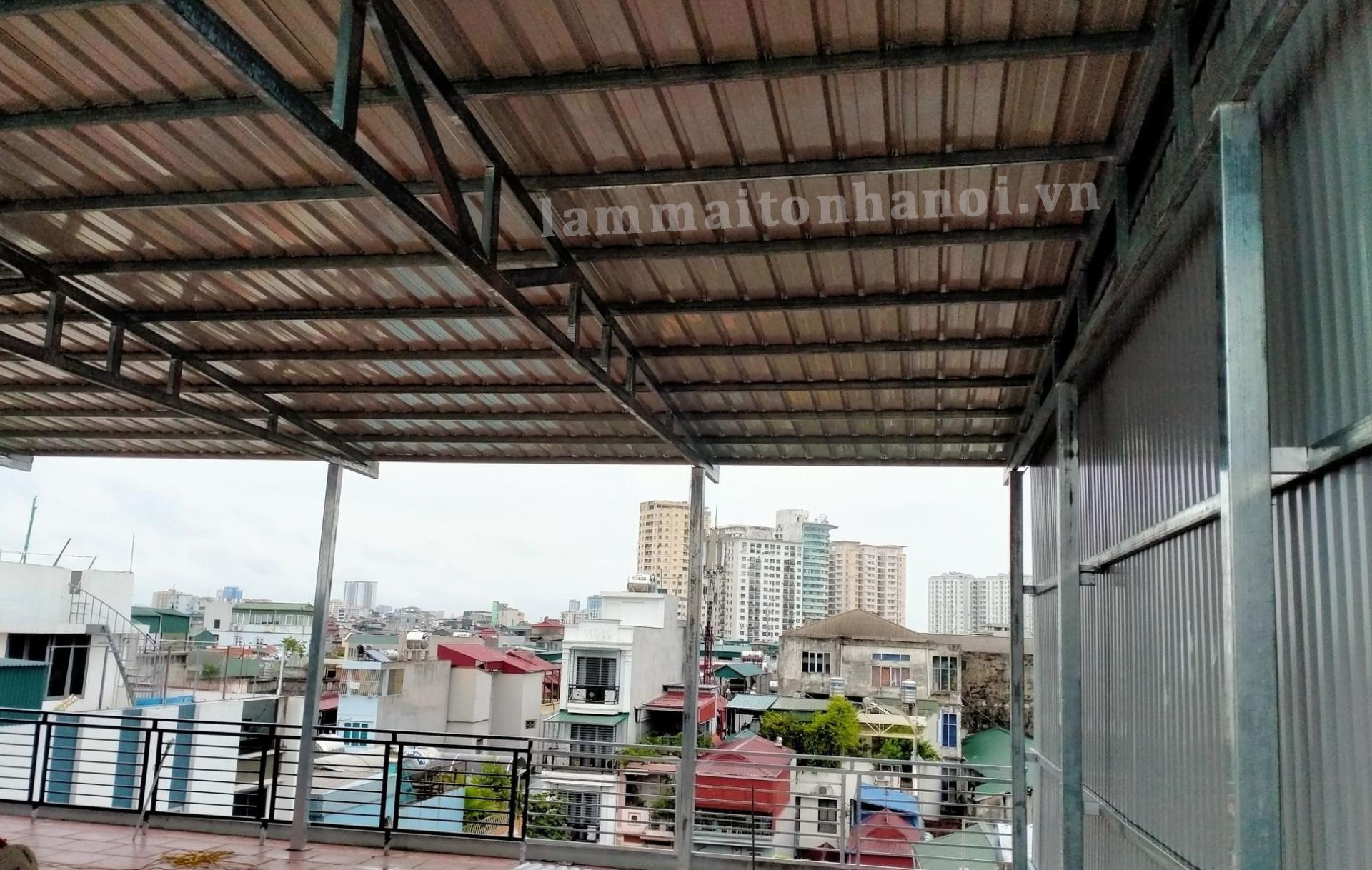 mái tôn sân thượng