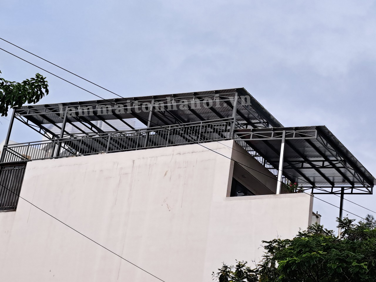 mái tôn sân thượng