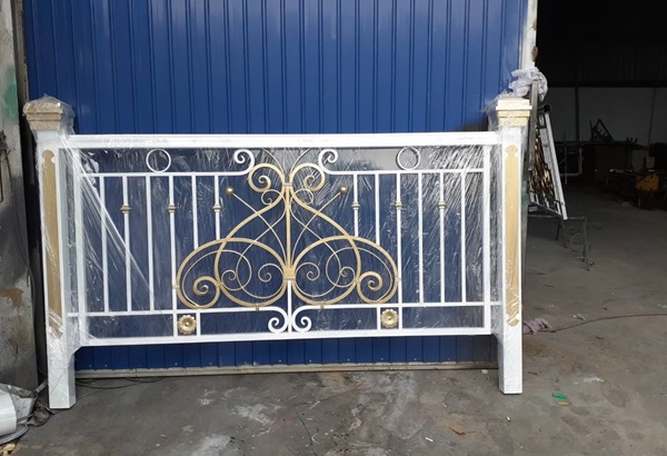 Lan can sắt được thiết kế